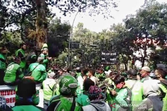 Ojol Kota Bandung: Izinkan Kami Angkut Penumpang - JPNN.COM
