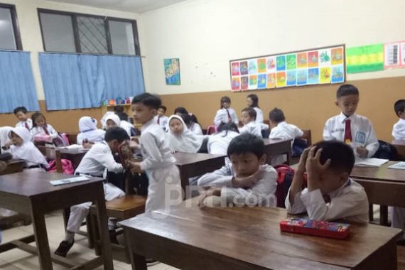 Waduh, Banyak Sekolah di Zona Kuning dan Merah Nekat Tatap Muka - JPNN.COM