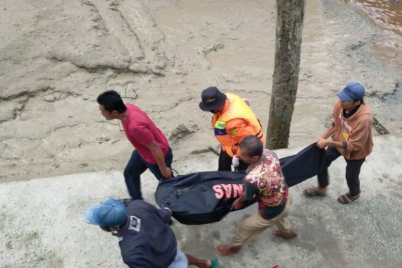 2 Nelayan Korban Kapal Tenggelam di Riau Ditemukan Tak Bernyawa - JPNN.COM