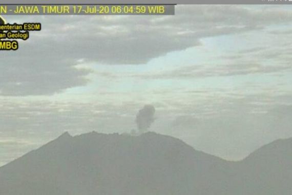 Abu Vulkanik Gunung Raung Ganggu Penerbangan Menuju Bandara Banyuwangi - JPNN.COM