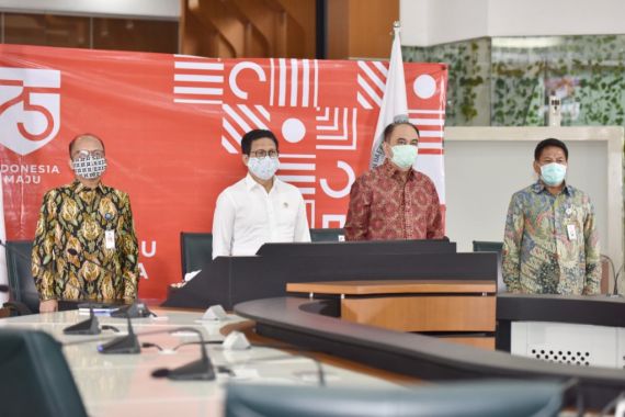 Gus Menteri Hadiri Penyerahan LHP LKPP 2019 - JPNN.COM