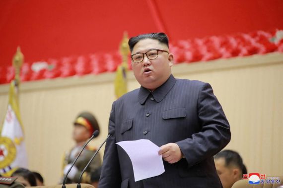 Kim Jong Un Menangis di Hadapan Rakyat Korut, Ekspresi Tulus atau Air Mata Buaya? - JPNN.COM