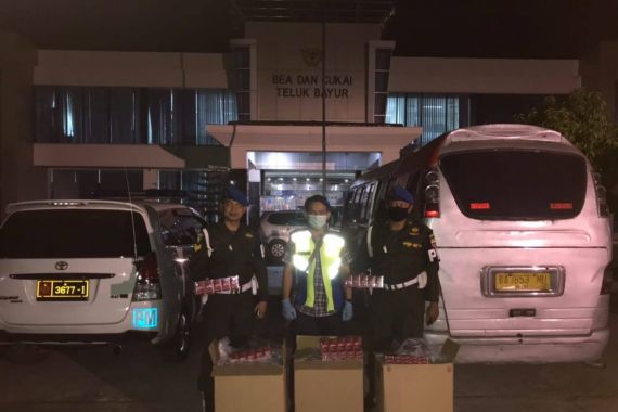Operasi Gempur 2020, Bea Cukai Kembali Sita Jutaan Batang Rokok Ilegal - JPNN.COM