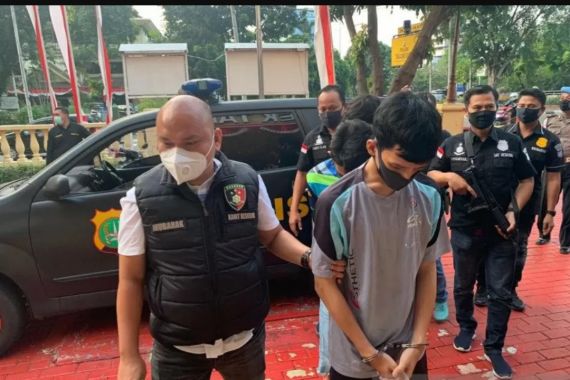 3 Begal Bersenjata Celurit di Depok Diringkus Polisi, Nih Tampangnya - JPNN.COM