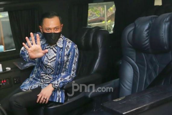 Wuih! Lihat Nih Kemewahan Mobil Agus Yudhoyono Saat Sambangi PKS - JPNN.COM
