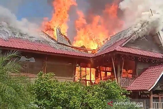 Pesantren Darul Arafah Sumut Habis Terbakar, Bangunan Tinggal Puing - JPNN.COM