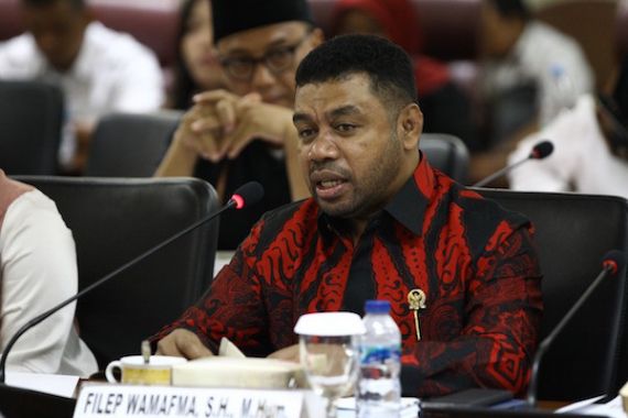 Reaksi Senator Filep Wamafma Terkait Penegakan Hukum di Papua, Tegas! - JPNN.COM