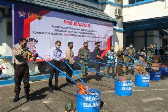 Bea Cukai Sulbagsel dan Nunukan Memusnahkan Barang IIegal Senilai Rp 2,6 Miliar - JPNN.COM