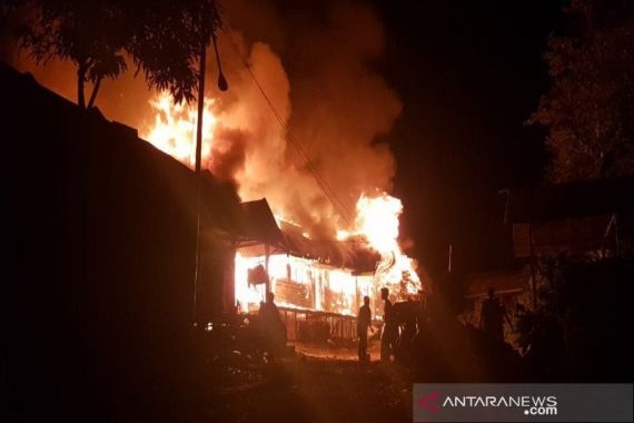 Gudang Tepung Beras di Slipi Terbakar, Polisi Selidiki Penyebabnya - JPNN.COM