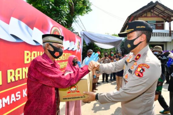 Alhamdulilah, Purnawirawan dan Warakawuri TNI AU dapat 800 Paket Sembako - JPNN.COM