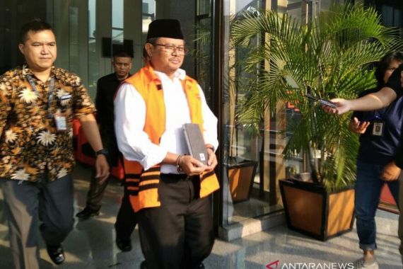 Mantan Bupati Indramayu Supendi Dijebloskan ke Lapas Sukamiskin, Omarsyah Ikut Mendampingi - JPNN.COM