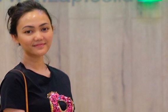 Dicibir Karena Pakai Kaus 'I Believe in Siti Fadilah', Rina Nose Ngomong Begini - JPNN.COM
