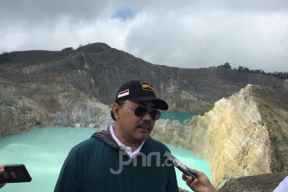 Berkunjung ke Danau Kelimutu, Gus Jazil Dorong Tempat Wisata di Wilayah Zona HIjau Segera Dibuka - JPNN.COM