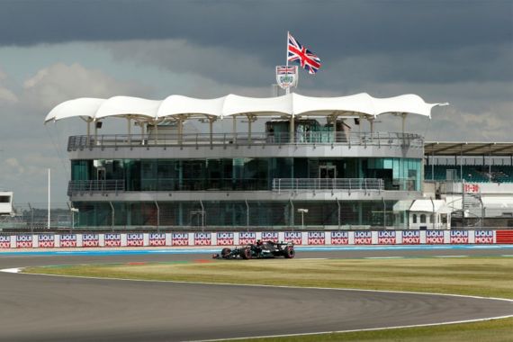 Ukir Rekor, Lewis Hamilton Start Pertama di GP Inggris - JPNN.COM