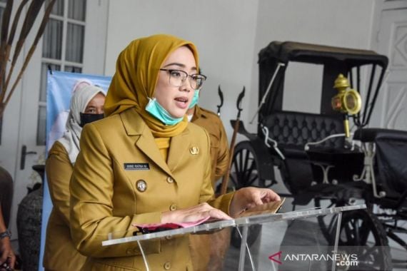 Profil Anne Ratna Mustika, Bupati Purwakarta yang Gugat Cerai Dedi Mulyadi - JPNN.COM
