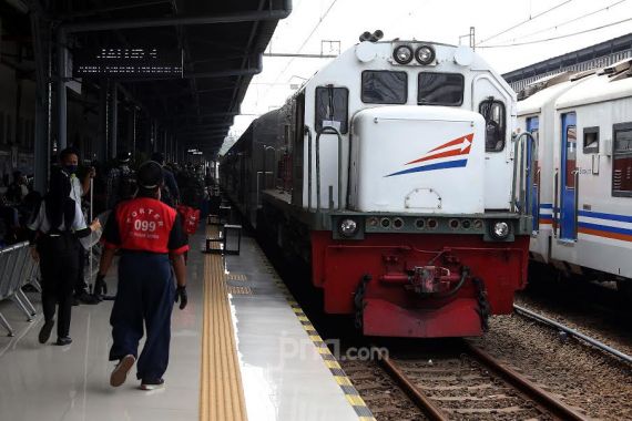 Demo 11 April, Kereta Api Ubah Lokasi Keberangkatan Penumpang KAJJ, Silakan Disimak - JPNN.COM