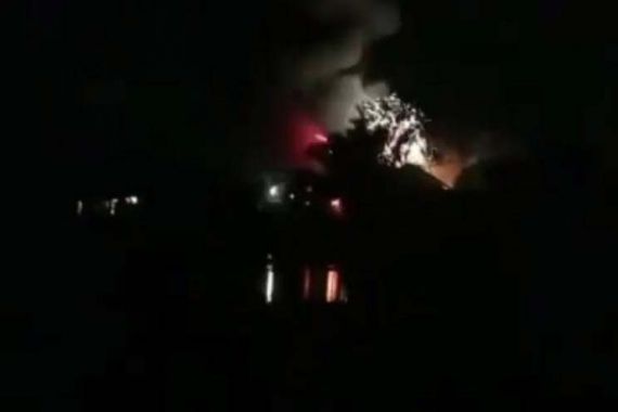 Gudang Senjata Brimob Polda Sumsel Terbakar, Terdengar Bunyi Ledakan - JPNN.COM