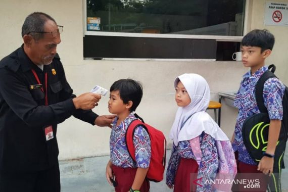 Malaysia Longgarkan Pembatasan, Sekarang Lima Sekolah Jadi Klaster Penyebaran COVID-19 - JPNN.COM