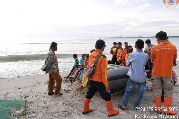 Jasad Nelayan Tenggelam yang Sempat Ditemukan Itu Hilang Lagi Terbawa Arus Laut - JPNN.COM