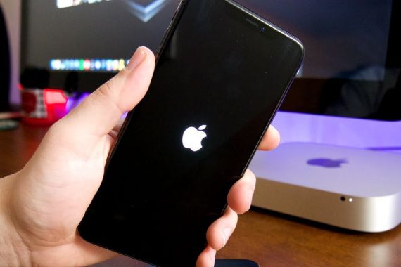 Keren, Apple Mulai Garap Panel Layar Lipat untuk iPhone - JPNN.COM