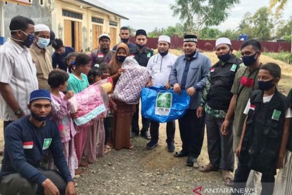 PWNU Aceh Serahkan Bantuan Untuk Pengungsi Rohingya - JPNN.COM