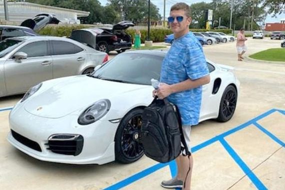 Pria Ini Ditangkap Usai Membeli Porsche 911 Senilai Rp 2 Miliar, Kok Bisa? - JPNN.COM