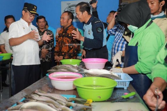 Gubernur Irianto Usulkan Pembangunan Gudang Beku Untuk Perikanan - JPNN.COM