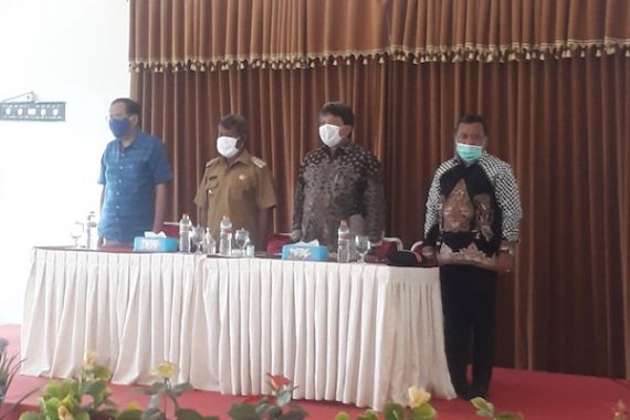 Tingkatkan Produktivitas Pertanian di Sumba, Gustaf Tamo Mbapa Hadirkan Atonik - JPNN.COM