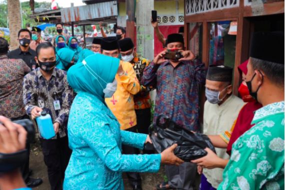 Gerakan Sejuta Masker Dipimpin Tri Tito Karnavian, Masyarakat Harus Disiplin - JPNN.COM