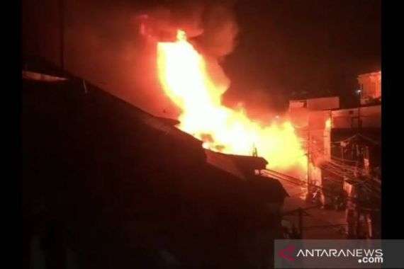 Penyebab Kebakaran di Kawasan Pasar Timbul Tomang Tinggi Jakbar - JPNN.COM