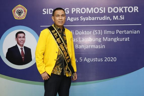 Meraih Gelar Doktor, Agus Syabarrudin Siap Membawa Bank Kalsel Makin Jaya - JPNN.COM