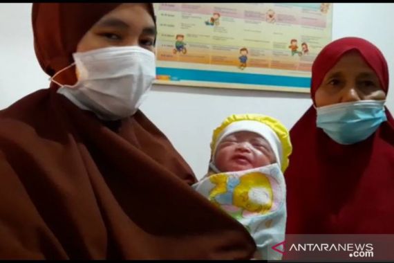 Bayi Ini Ditemukan Dalam Kondisi Menggigil Kedinginan di Jatipulo Palmerah - JPNN.COM