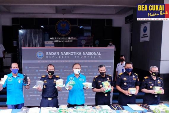 Bea Cukai dan BNN Bongkar Penyelundupan 16,7 Kilogram Sabu-sabu di Aceh - JPNN.COM