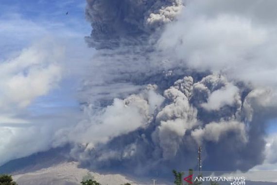 Blaaaar! Gunung Sinabung Meletus Lagi Hari Ini - JPNN.COM