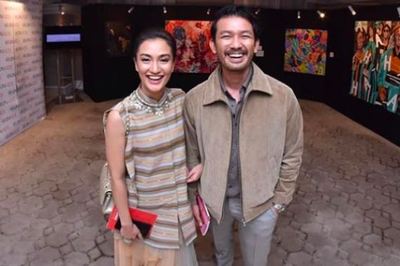 Atiqah Hasiholan Cerita Awal Perjalanan Kisah Cintanya dengan Rio Dewanto, Bukan Cinlok - JPNN.COM