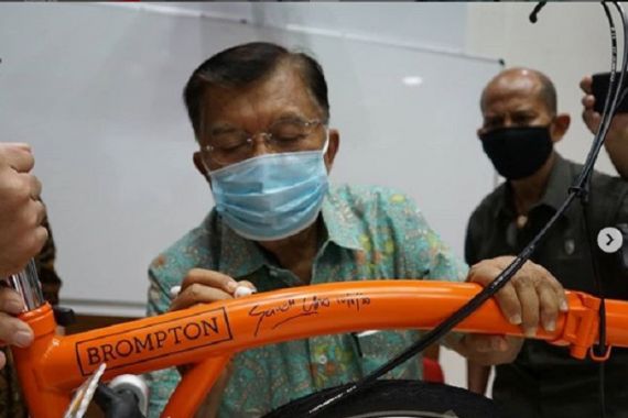 Istri Sandiaga Uno Beli Sepeda Brompton Milik Jusuf Kalla, Harganya Fantastis - JPNN.COM