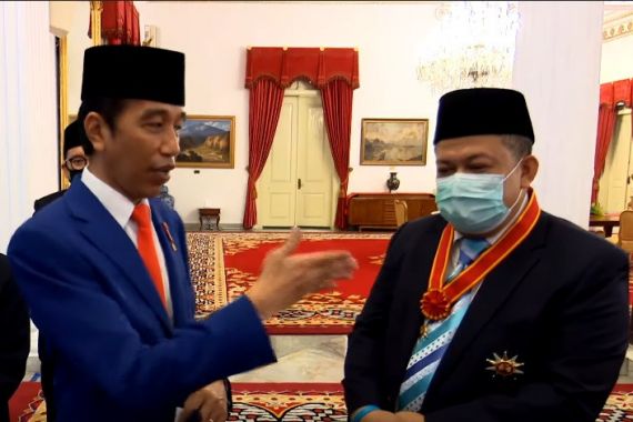 Kala Fahri Hamzah Cekikikan di Samping Presiden Jokowi - JPNN.COM