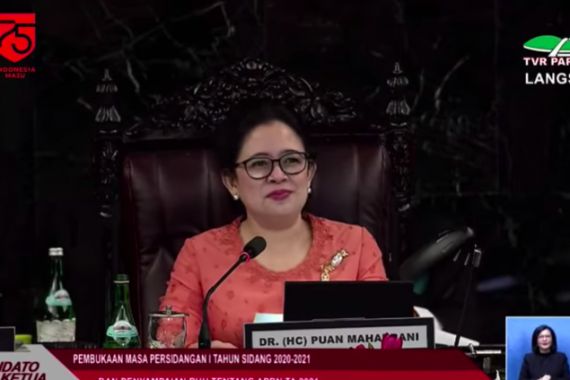 Senyum Mbak Puan Setelah Anggota Fraksi PDIP Pimpin Doa di Sidang Paripurna - JPNN.COM