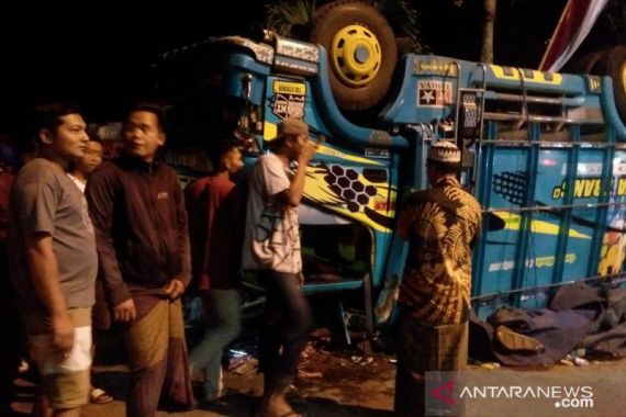 Detik-detik Kecelakaan Maut di Jember, Truk Fuso Mengalami Rem Blong, Ngeri - JPNN.COM