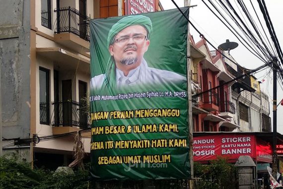 Ramai Spanduk Rela Bersimbah Darah Untuk Kepulangan Habib Rizieq, Pengamat Bilang Begini - JPNN.COM