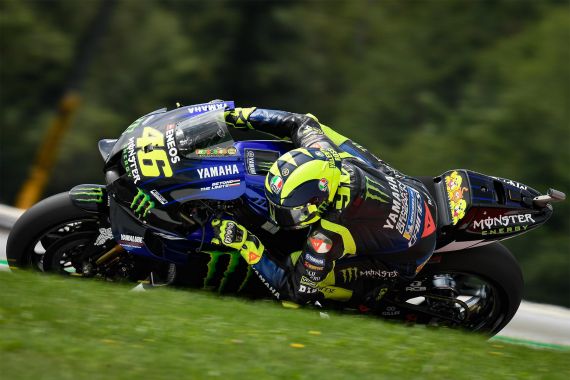 Hasil MotoGP Austria: 5 Pembalap jadi Korban, Rossi Nyaris Celaka - JPNN.COM