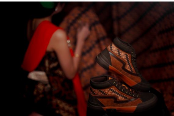 Patrobas Meluncurkan El Clasico, Sepatu Keren Karya Anak Bangsa - JPNN.COM