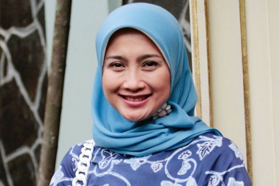 Rektor UI Rangkap Jabatan, Desy Ratnasari Berkomentar Begini - JPNN.COM