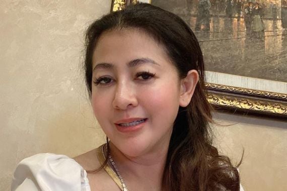 Sempat Cabut Laporan, Wanita Emas Kembali Adukan Ketua KPU ke DKPP - JPNN.COM