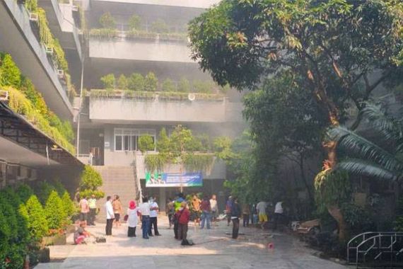 Bangunan SMA di Bogor Terbakar - JPNN.COM