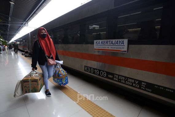Jumlah Penumpang Melonjak, Daop 1 Jakarta Tambah Perjalanan Kereta Api - JPNN.COM