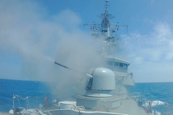 KRI Yos Sudarso-353 Tembakkan 40 Butir Meriam ke Pulau Gundul, Ada Apa? - JPNN.COM