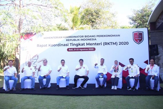 Lihat, Para Menteri Kabinet Indonesia Maju Rapat di Bali - JPNN.COM