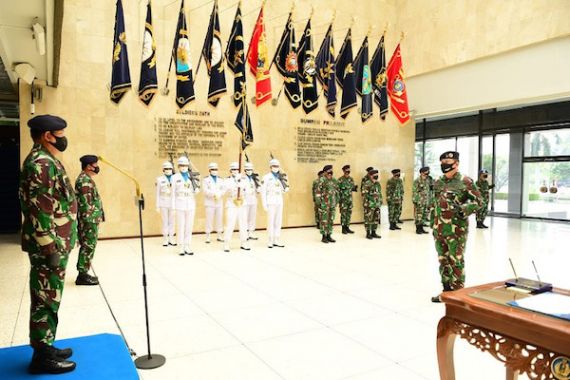 Sah! Laksma TNI Edwin Resmi Menjabat Komandan Pusat Penerbangan Angkatan Laut - JPNN.COM