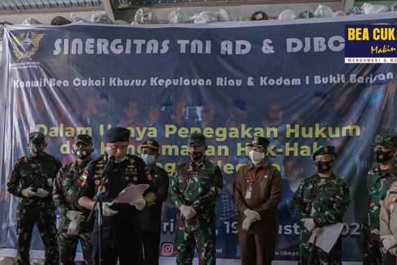 Bea Cukai Gandeng TNI, Gagalkan Penyelundupan Tekstil Senilai Rp 13,6 Miliar - JPNN.COM